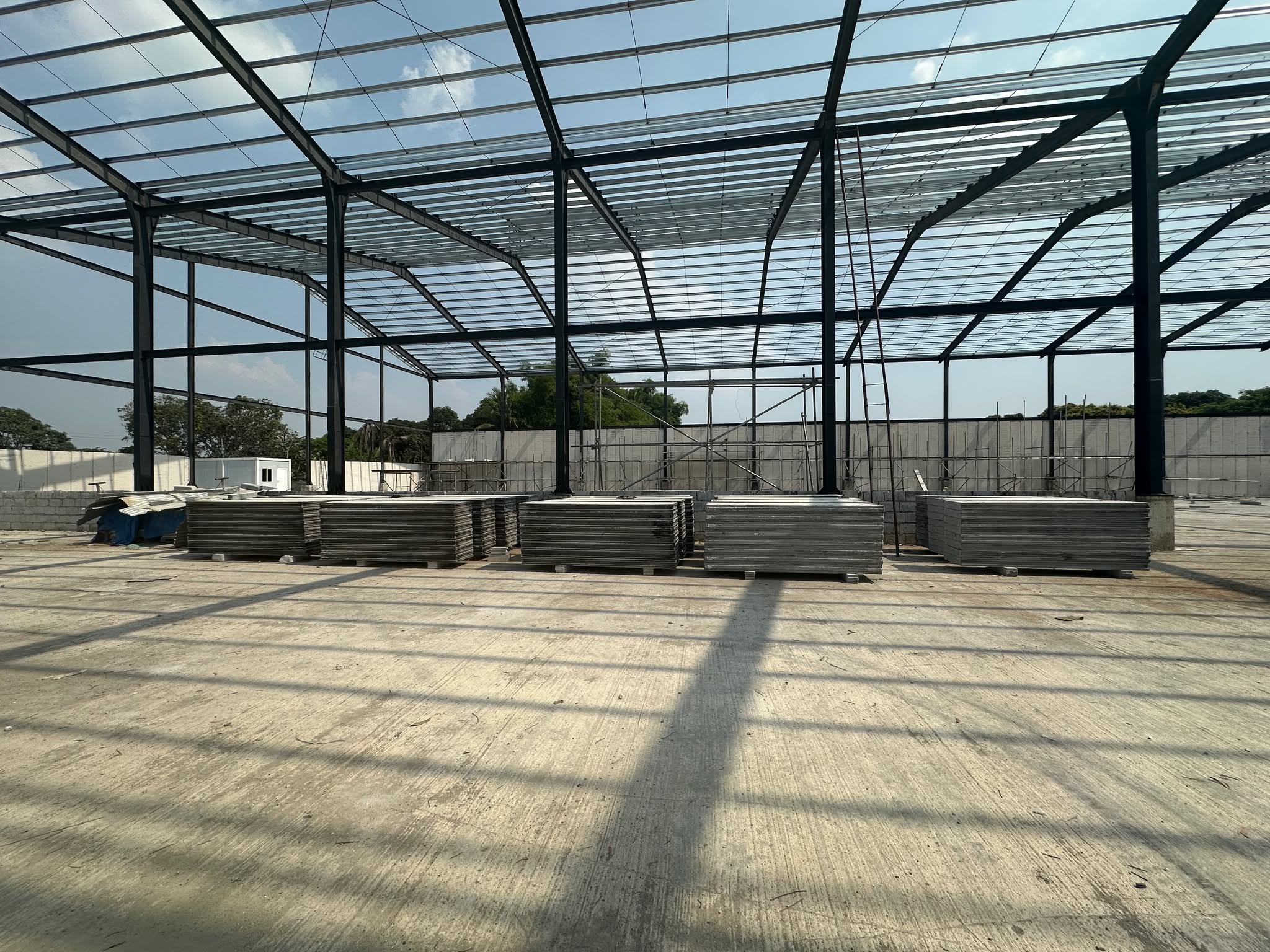 Steel-framed building prepared for QUICKPANEL installation