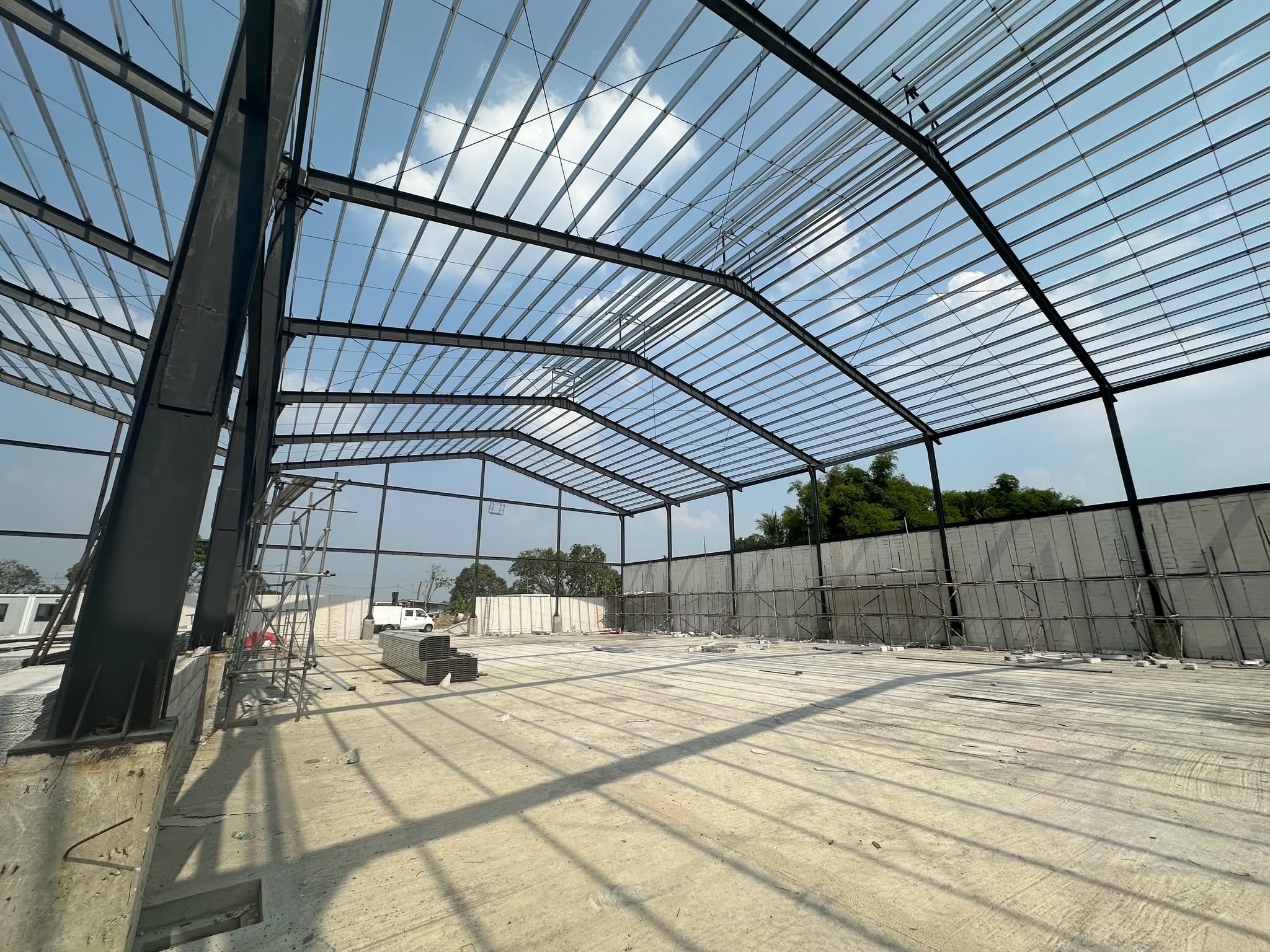 QUICKPANEL wall panels inside industrial steel structure